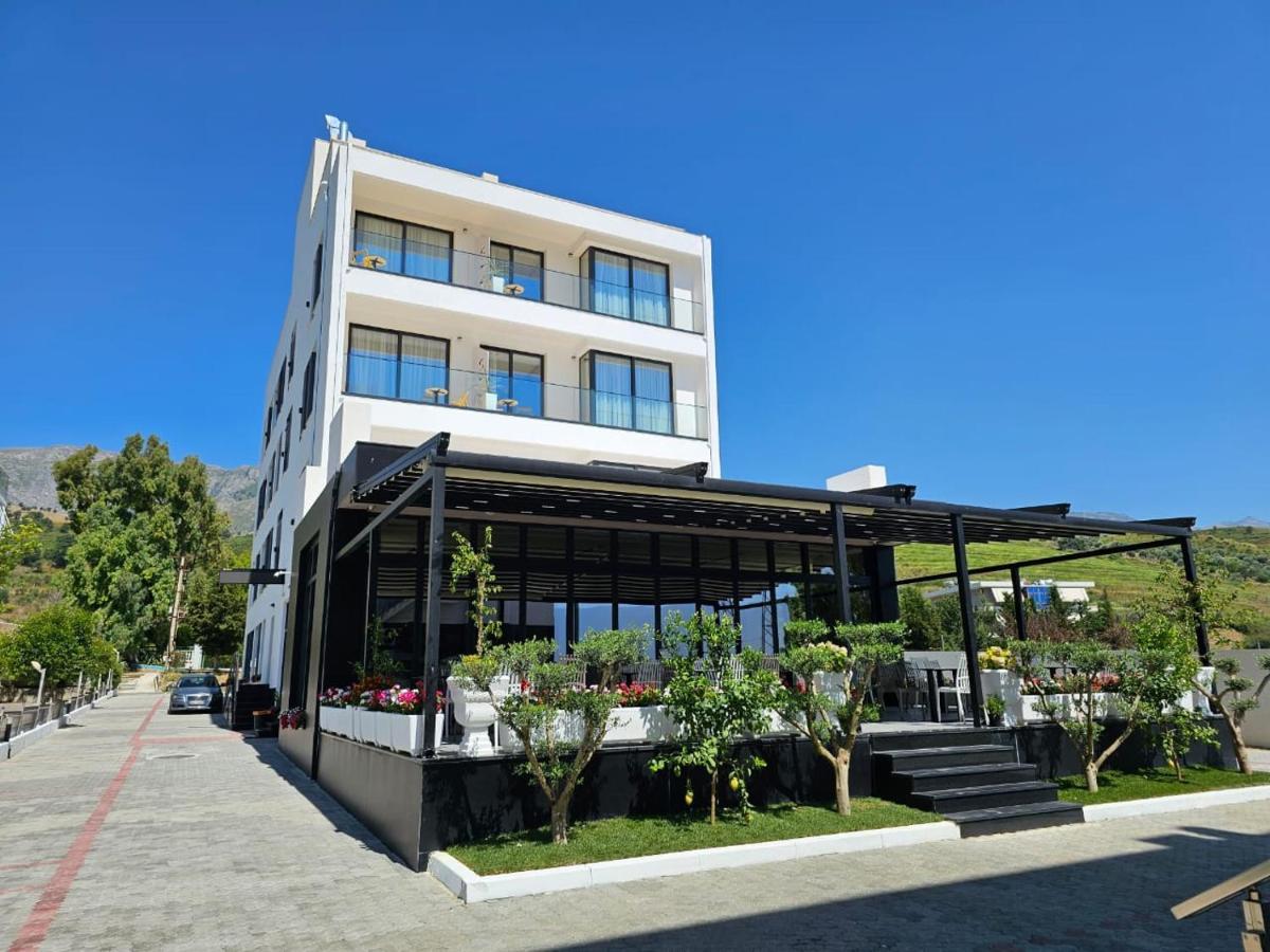 Kaan Hotel Radhimë Esterno foto