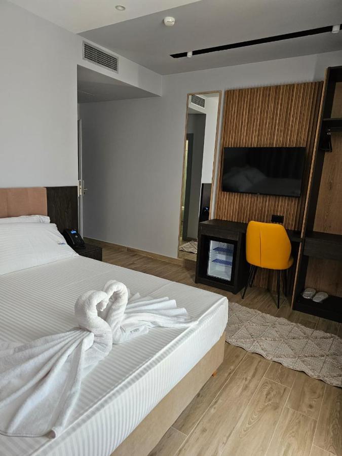 Kaan Hotel Radhimë Esterno foto