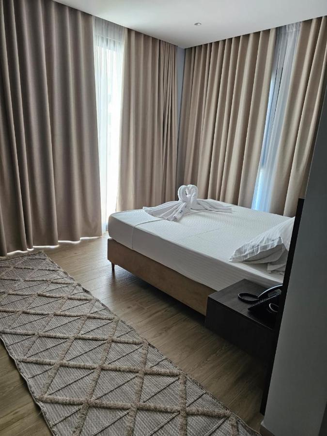 Kaan Hotel Radhimë Esterno foto