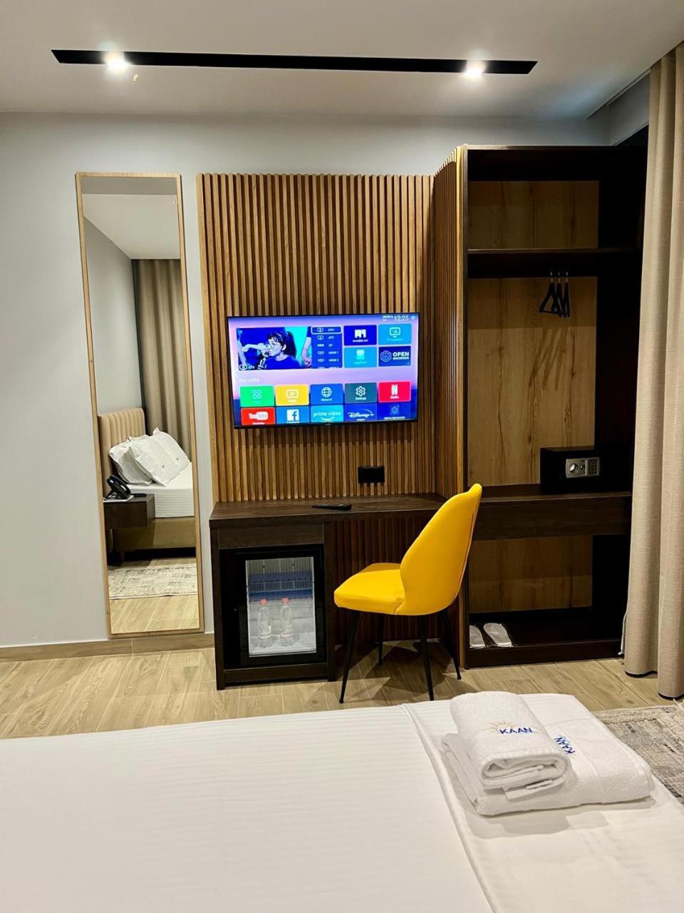 Kaan Hotel Radhimë Esterno foto