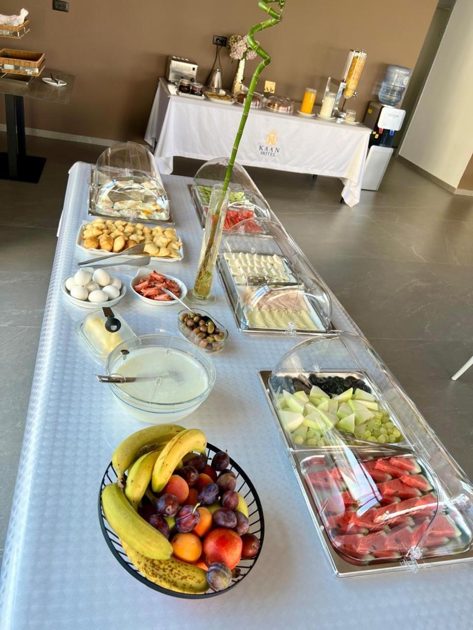 Kaan Hotel Radhimë Esterno foto
