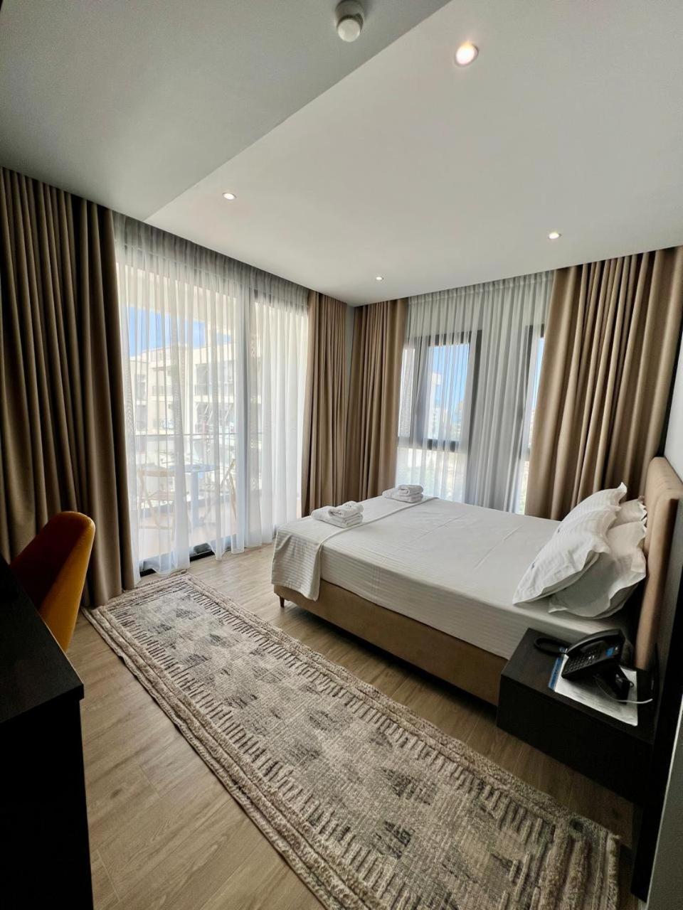 Kaan Hotel Radhimë Esterno foto